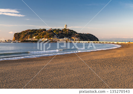 <<Kanagawa Prefecture>> Enoshima at dawn, Shonan Coast 135270543