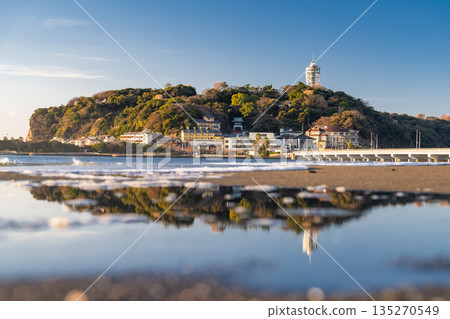 <<Kanagawa Prefecture>> Enoshima at dawn, Shonan Coast 135270549