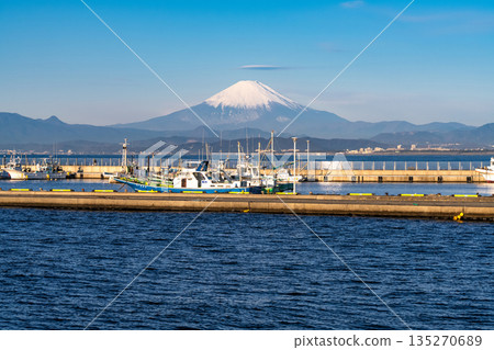 <Kanagawa Prefecture> Katase Fishing Port overlooking Mount Fuji <Kanagawa Prefecture> Katase Fishing Port overlooking Mount Fuji 135270689