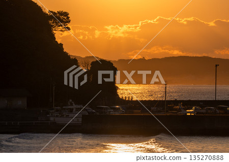 <Kanagawa Prefecture> Shonan Coast at Dawn, Katase Coast <Kanagawa Prefecture> Shonan Coast at Dawn, Katase Coast 135270888