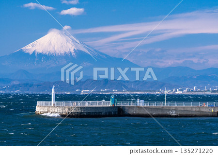 <神奈川縣> 從湘南海岸眺望富士山 <神奈川縣> 從湘南海岸眺望富士山 135271220