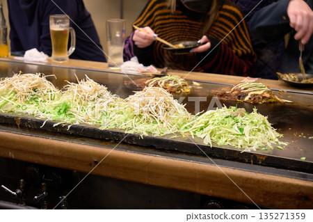 [Hiroshima] Hiroshima-style okonomiyaki cooked on a hot plate 135271359