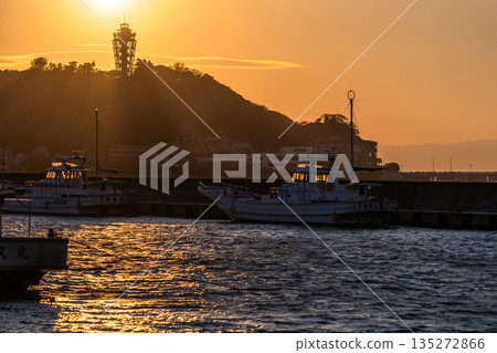 <Kanagawa Prefecture> Enoshima at dusk, Koshigoe Fishing Port 135272866