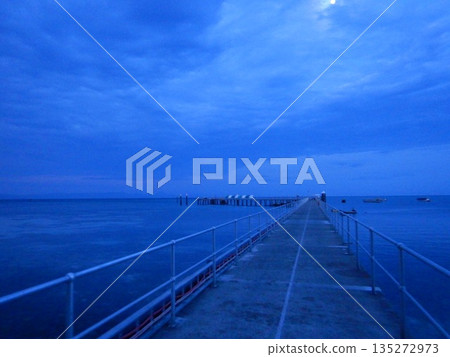 Green Island Cloudy Sunrise 135272973