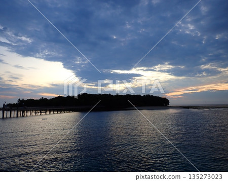 綠島多雲日出 135273023