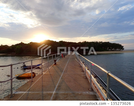 綠島多雲日出 135273026