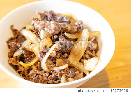 Delicious beef bowl Delicious beef bowl 135273608