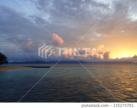 凱恩斯的日落 135273781