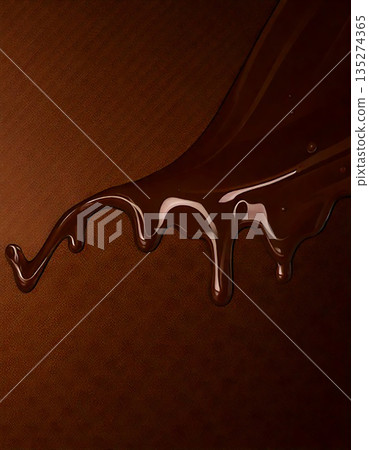 濃鬱的巧克力底色上點綴著緩緩融化的巧克力滴,散發出優雅的光澤。 濃鬱的巧克力底色上點綴著緩緩融化的巧克力滴,散發出優雅的光澤。 135274365