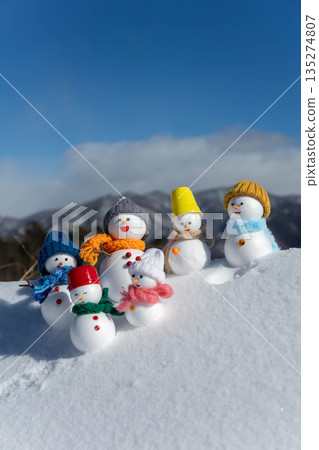 Fresh snow and lots of snowmen 135274807