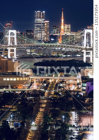 從東京電信中心眺望台場和東京市中心的夜景 135275954