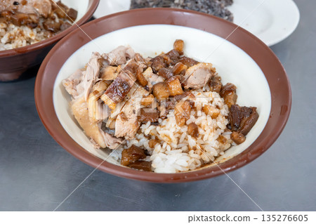 Duck rice, duck meat snack, Taiwan, duck rice (かもにく) 135276605
