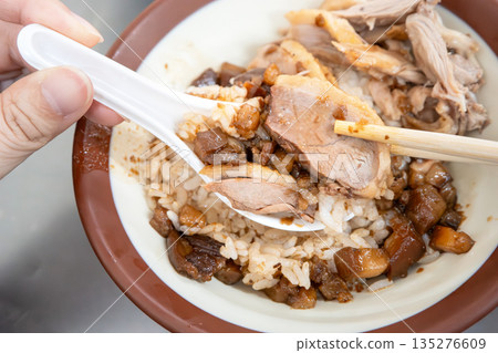 Duck rice, duck meat snack, Taiwan, duck rice (かもにく) 135276609