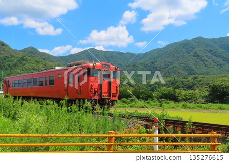 【山口縣】山口線和黃色護欄 【山口縣】山口線和黃色護欄 135276615