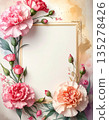 古董相框上點綴著康乃馨，營造出優雅的背景，用來表達感激之情。 135278426