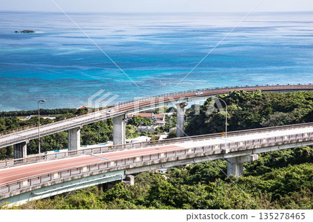 Okinawa driving image (Niraikanai Bridge) 135278465