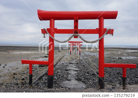 Ariake Sea Underwater torii gate at low tide 135279219