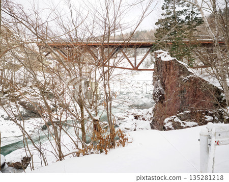 赤岩青岩峽的雪景 135281218
