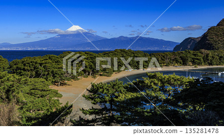 從美濱岬看到的富士山 從美濱岬看到的富士山 135281478