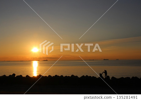 Wakasu Seaside Park Sunrise 135281491