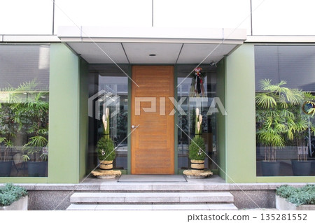 New Year's decorations, Kadomatsu, building entrance 135281552