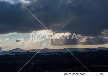 春山和天使之梯 135281903