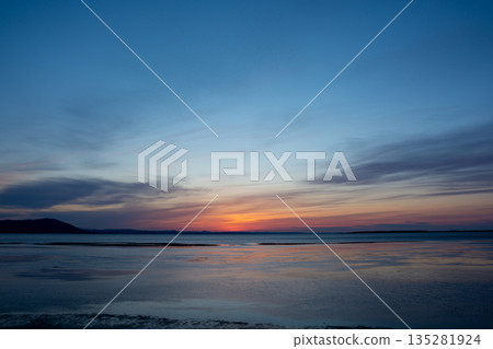 Beautiful lake dusk Beautiful lake dusk 135281924