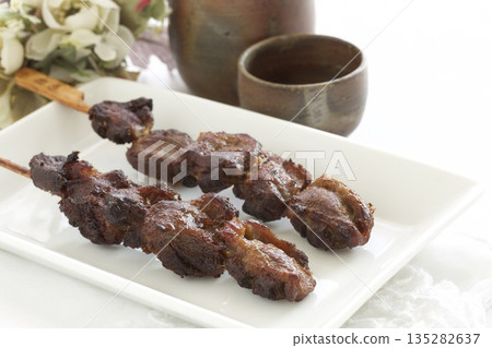烤雞串肝臟及清酒 135282637