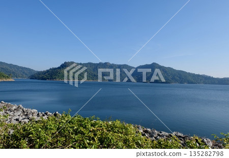 Khun Dan Prakhan Chon Island Reservoir Scenic View Khun Dan Prakhan Chon Island Reservoir Scenic View 135282798