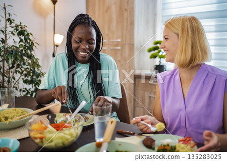 Cozy dinner chat among friends Cozy dinner chat among friends 135283025