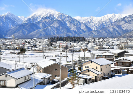 View of Mount Renge from Omachi, Omachi City, Nagano Prefecture (Omachi City, Nagano Prefecture) [2026.1] 135283470