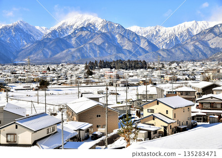 View of Mount Renge from Omachi, Omachi City, Nagano Prefecture (Omachi City, Nagano Prefecture) [2026.1] 135283471