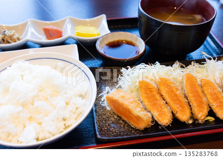 Delicious rare cutlet salmon set meal Delicious rare cutlet salmon set meal 135283768