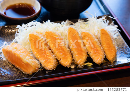 美味的稀有鮭魚排 135283771