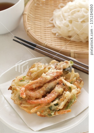 Shrimp tempura and chilled udon noodles Shrimp tempura and chilled udon noodles 135284860