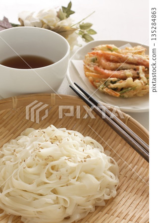 天婦羅蝦與涼烏龍麵 天婦羅蝦與涼烏龍麵 135284863