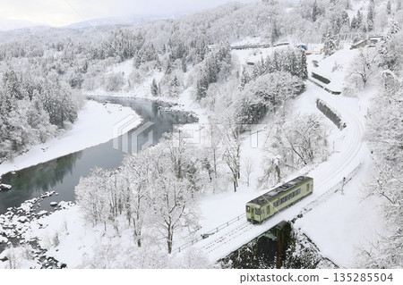 Snow-covered Iiyama Line 135285504