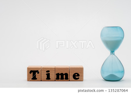 時間、字詞和沙漏 135287064