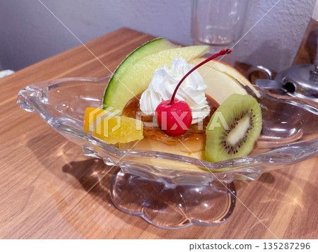 Pudding a la mode 135287296