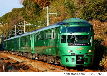 Yufuin no Mori No. 5, a tourist express train heading for Yufuin 135287640