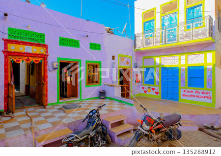 印度傑伊瑟爾梅爾的街道 135288912