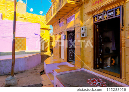 印度傑伊瑟爾梅爾的街道 135288956