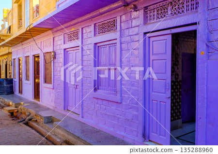 印度傑伊瑟爾梅爾的街道 135288960