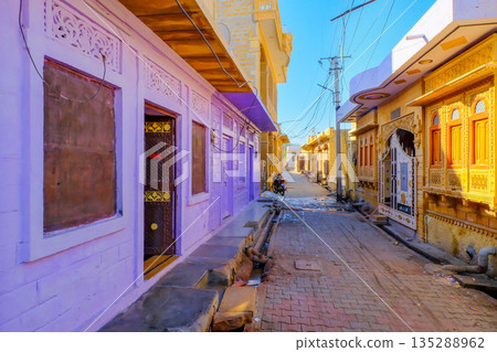 印度傑伊瑟爾梅爾的街道 135288962