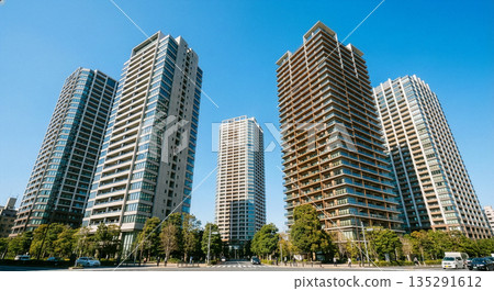 Tower apartments, luxury apartments, high-rise apartments, commercial facilities 135291612