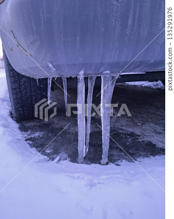 The rear of the car was frozen to the ground by icicles 135291976
