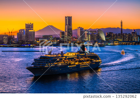 Yokohama cityscape in Japan, with views of Yokohama Minato Mirai, Asuka II, Mount Fuji, etc. 135292062