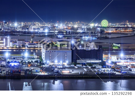 從東京電信中心眺望有明碼頭的夜景 135292298