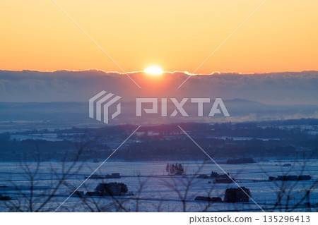 Sunrise 135296413
