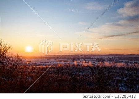 Sunrise 135296418